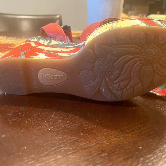 Born Wedges in Red all Leather.  They size 6 - Picture 4 of 7